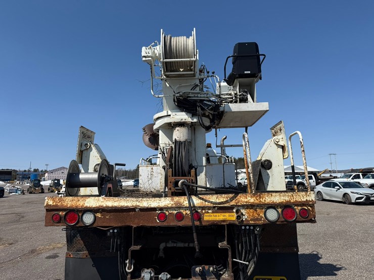 2010-international-7400-image-4