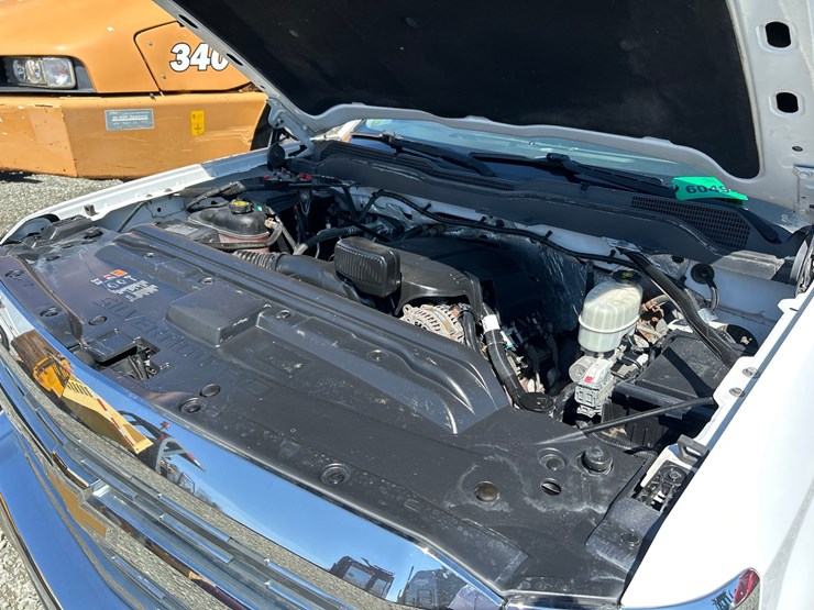 2018-chevrolet-3500-image-43