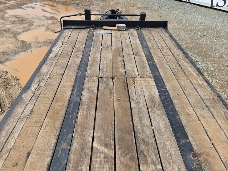 2013-massey-ferguson-8-image-23