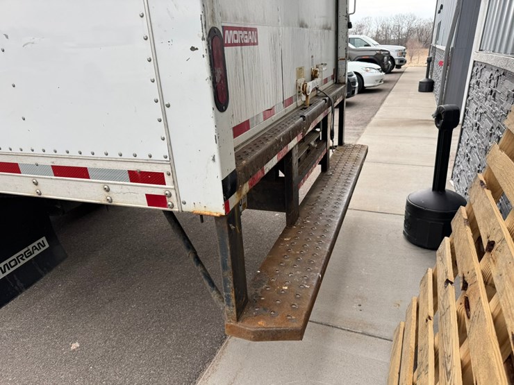 2019-isuzu-nrr-image-25