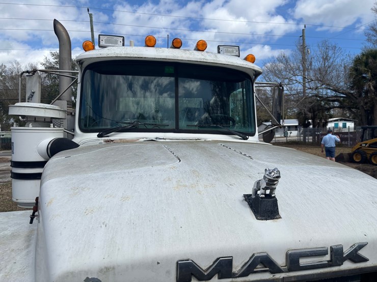 1999-mack-rd600-image-13