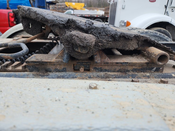 2014-massey-ferguson-8-image-16