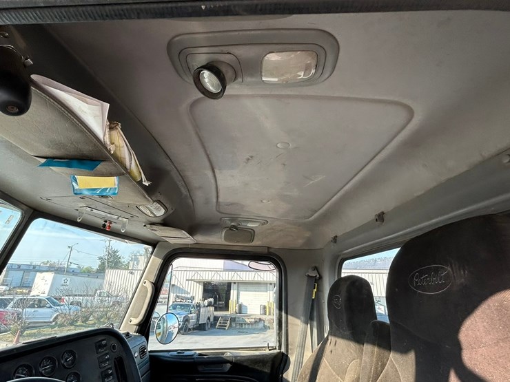 peterbilt-365-image-108