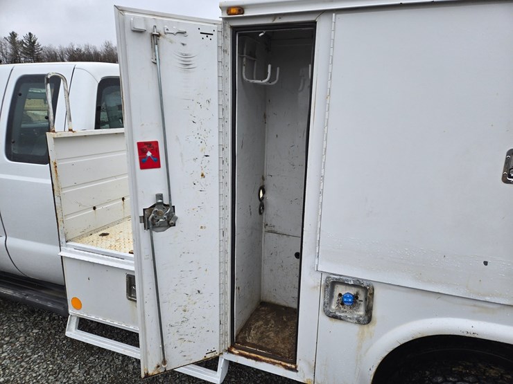 2011-ford-f550-image-31