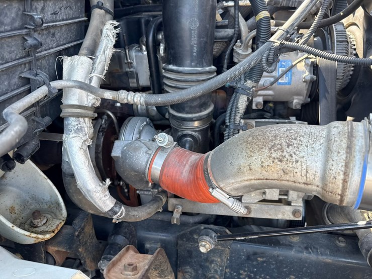 2010-international-7400-image-19