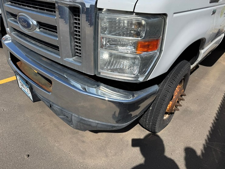 2010-ford-e350-image-8