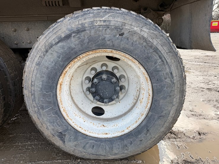 #1049-•-2005-mack-granite-tri-axle-dump-image-74