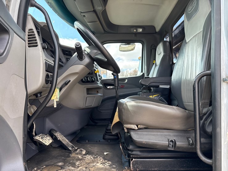 2016-massey-ferguson-8-image-69