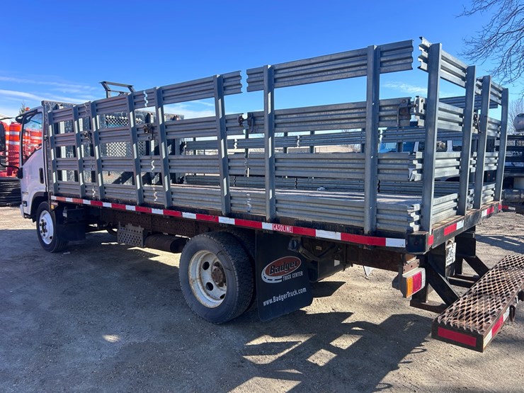 2013-isuzu-npr-image-3