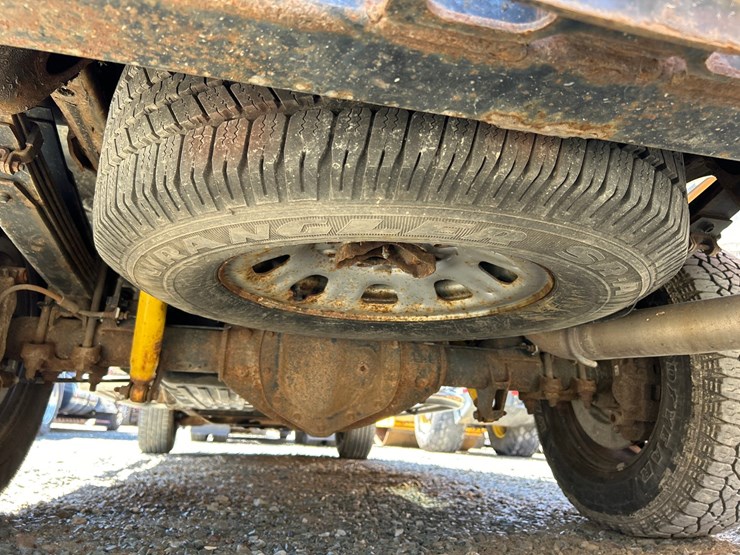 2018-chevrolet-3500-image-35