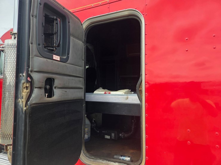 2002-peterbilt-379-image-22