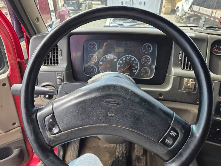 2005-massey-ferguson-8-image-68