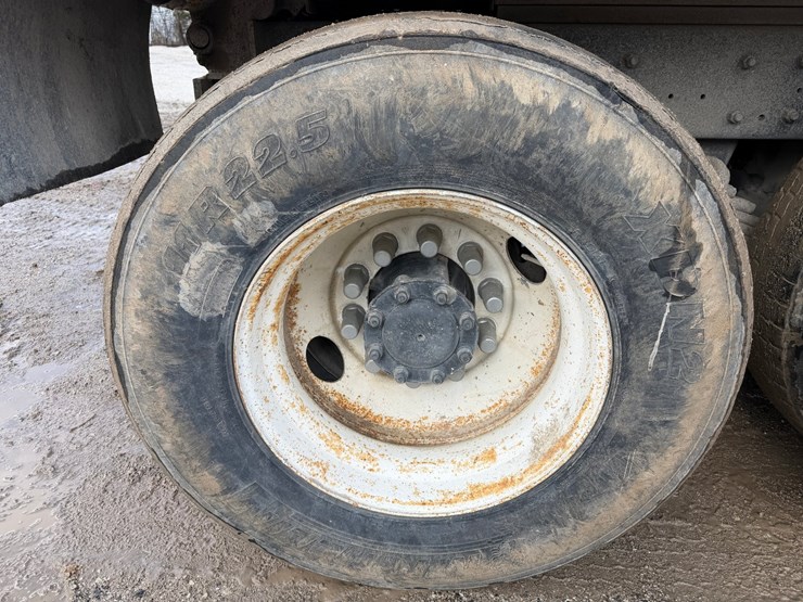 #1049-•-2005-mack-granite-tri-axle-dump-image-76