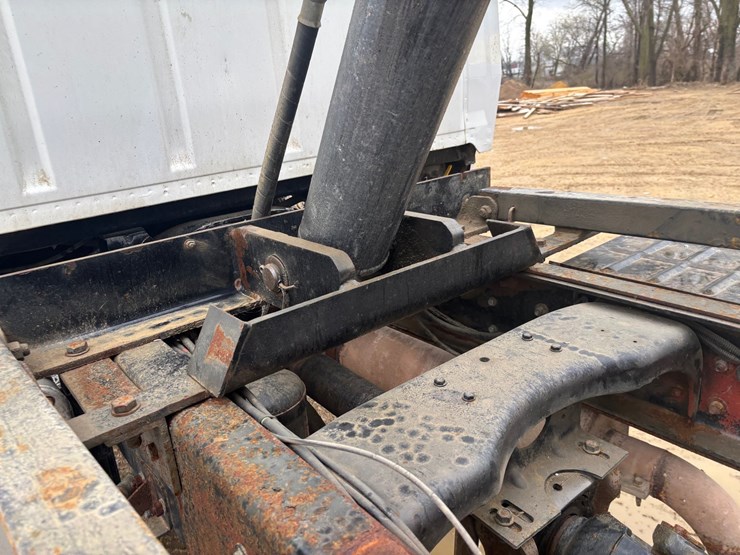 1997-ford-lt8000-image-70