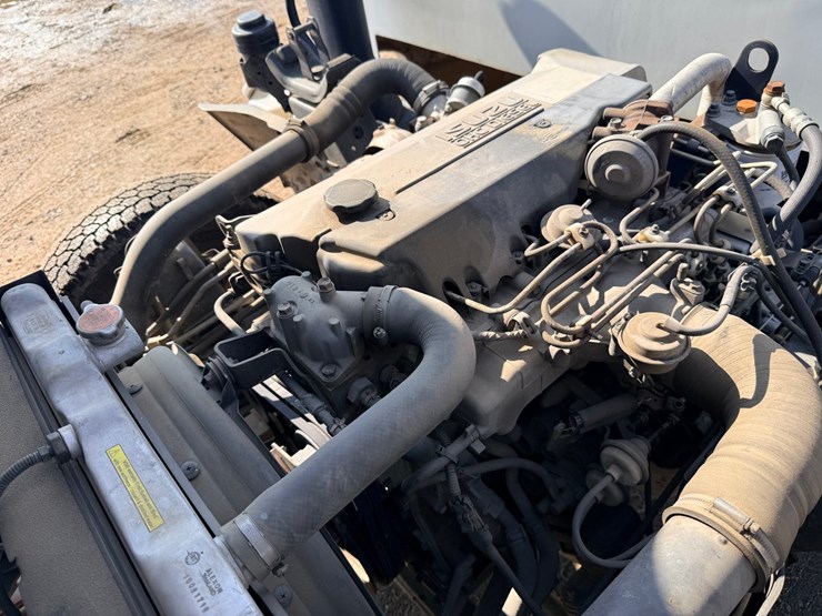 2002-isuzu-npr-image-48