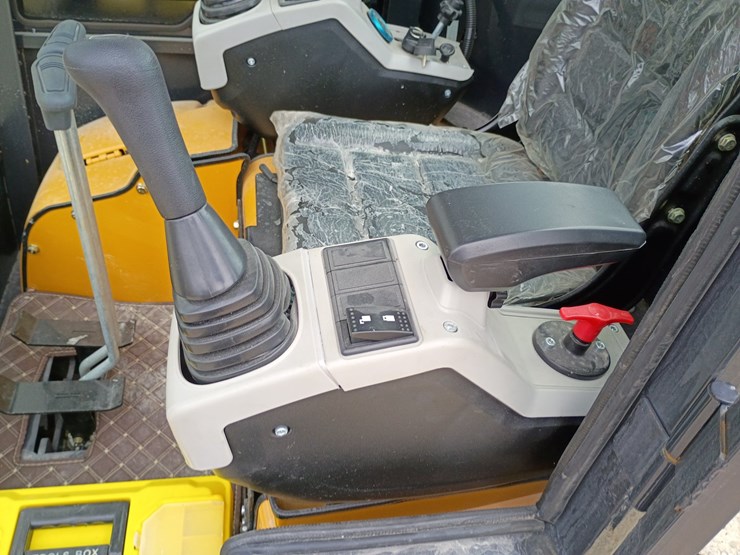 #24172-•-2025-agt-qk18rxs-c-mini-excavator-image-16