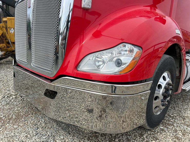 2015-kenworth-t680-image-12