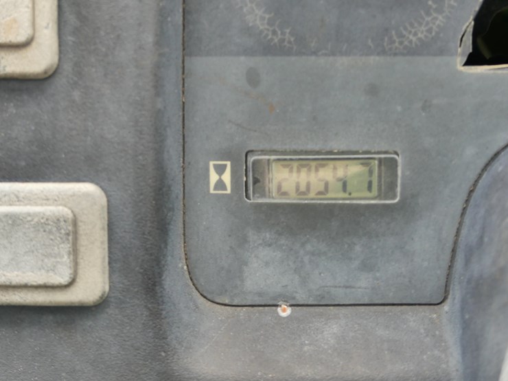 2019-john-deere-tx-4x2-image-11