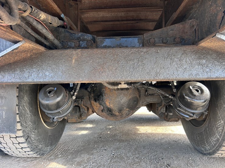 #1679-•-2004-kenworth-flatbed-truck-image-29