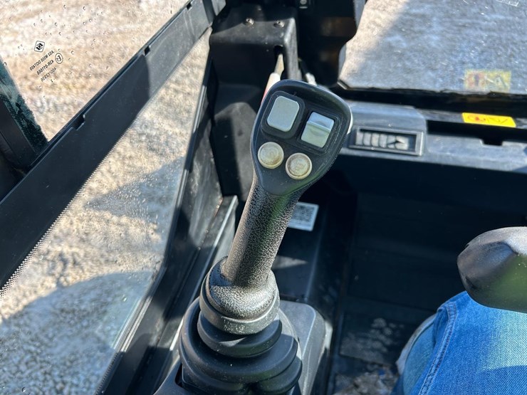 2022-jcb-2ts-7t-image-25