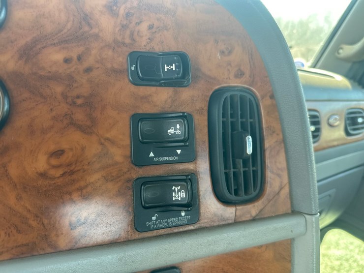 2008-peterbilt-386-image-31
