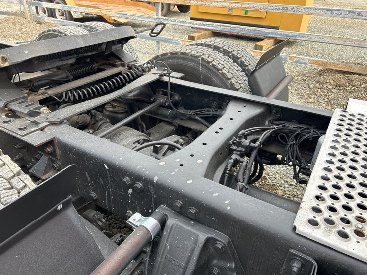 2015-kenworth-t680-image-30