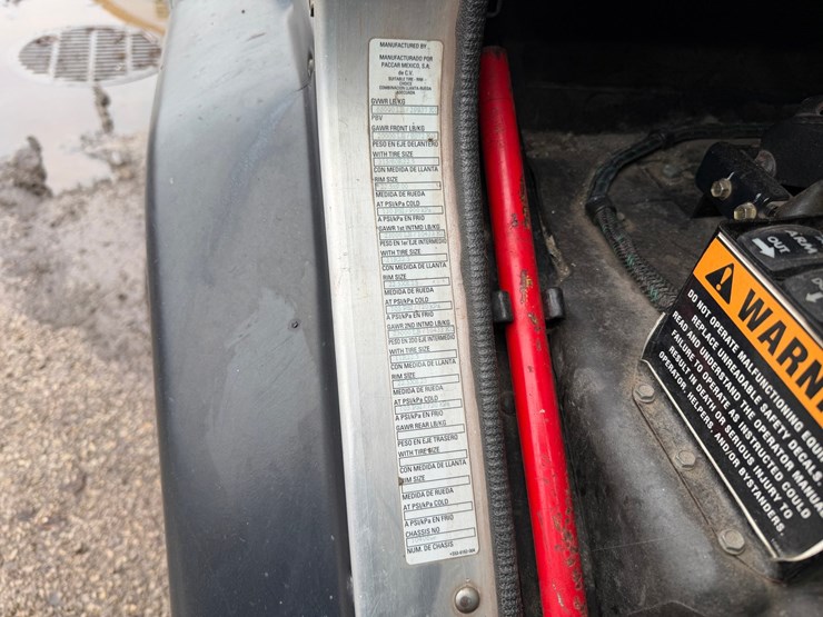 #1360-•-2019-peterbilt-pb520-side-load-garbage-truck-image-85