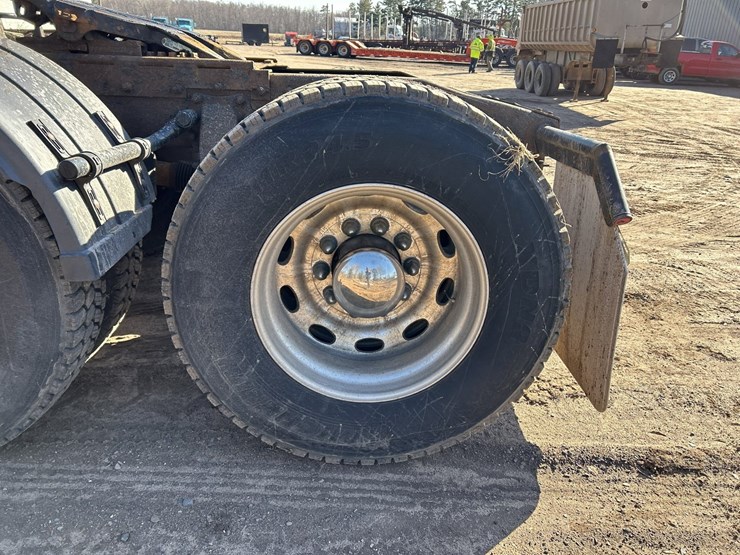 2005-peterbilt-379-image-94