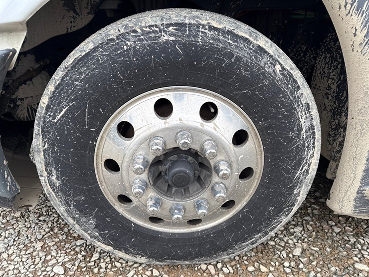 2016-massey-ferguson-8-image-69