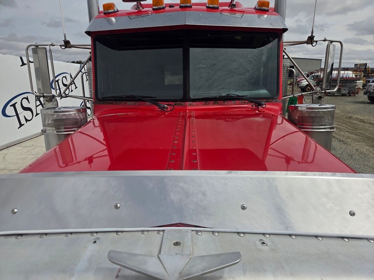 2002-peterbilt-379-image-13