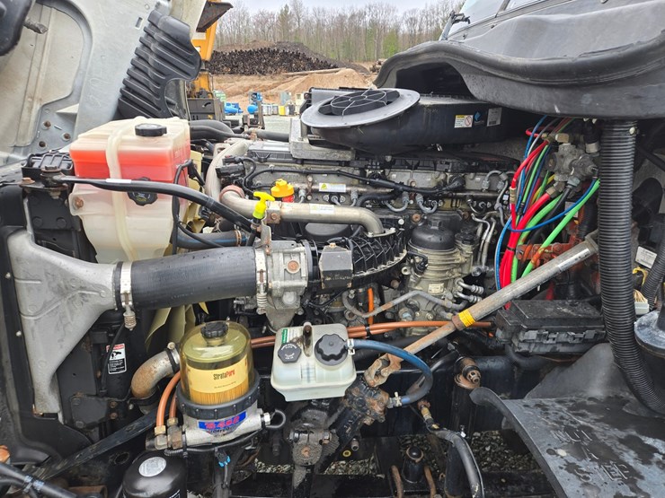 2016-freightliner-cascadia-125-image-39