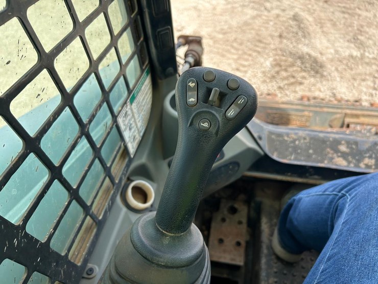 2017-bobcat-t450-image-24