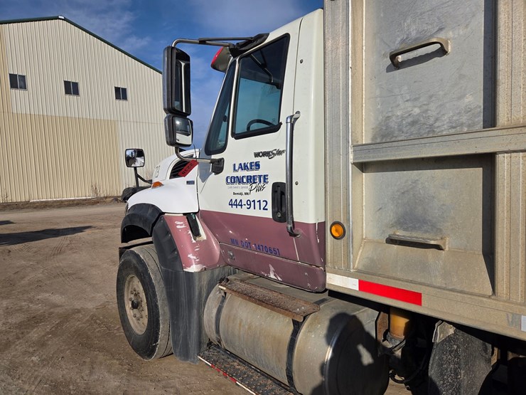 2012-international-7600-image-18