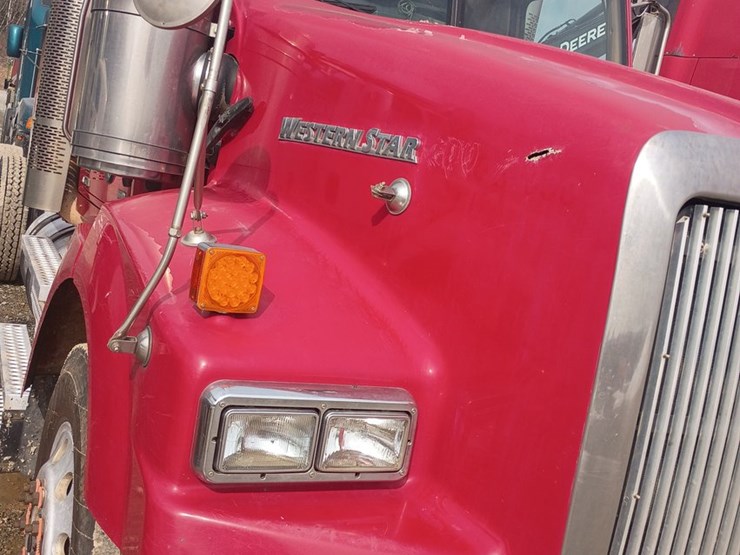 2012-massey-ferguson-8-image-12