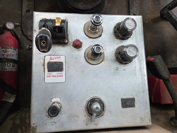 2006-massey-ferguson-8-image-58