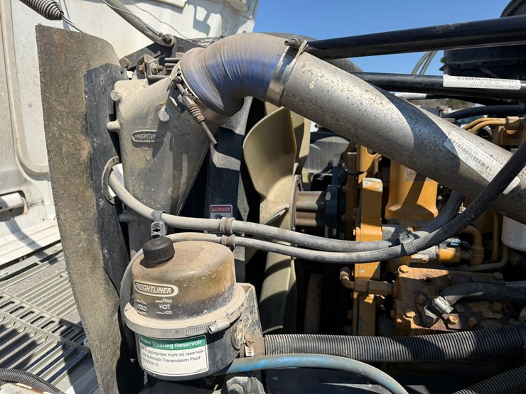 2002-freightliner-fl80-image-12