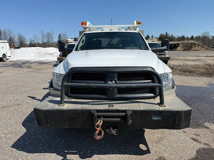 #1064-•-2015-ram-5500-heavy-duty-service-truck-image-8