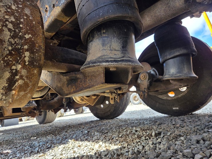 2005-massey-ferguson-8-image-42