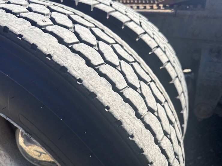 1994-peterbilt-359-image-75