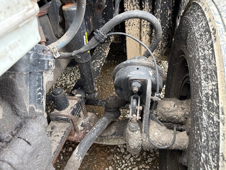 2016-massey-ferguson-8-image-12