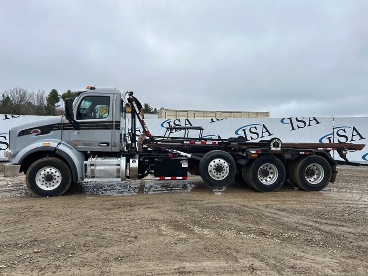 2016-massey-ferguson-8-image-2