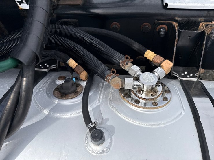 2019-kenworth-t680-image-33