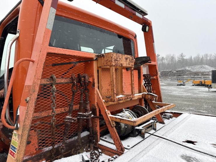 2016-massey-ferguson-8-image-25