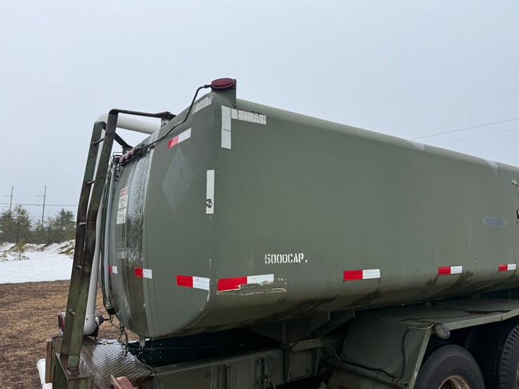 1984-mack-dm492s-image-27