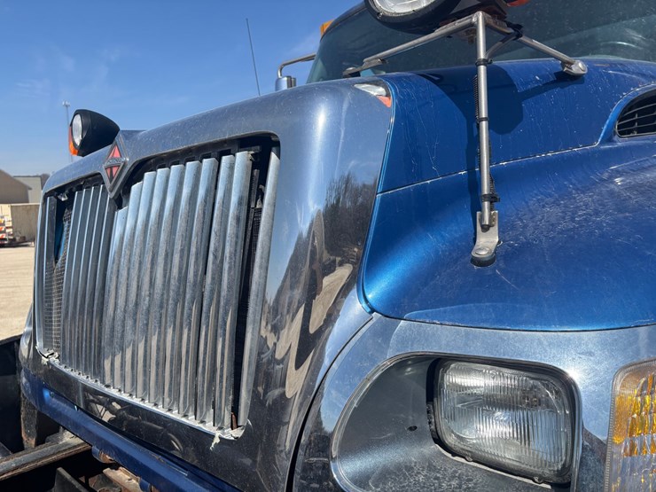 2006-international-7600-image-11