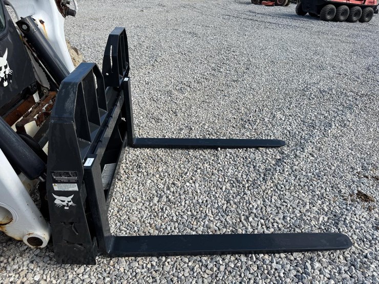 bobcat-48"-heavy-duty-skid-steer-pallet-forks-image-4