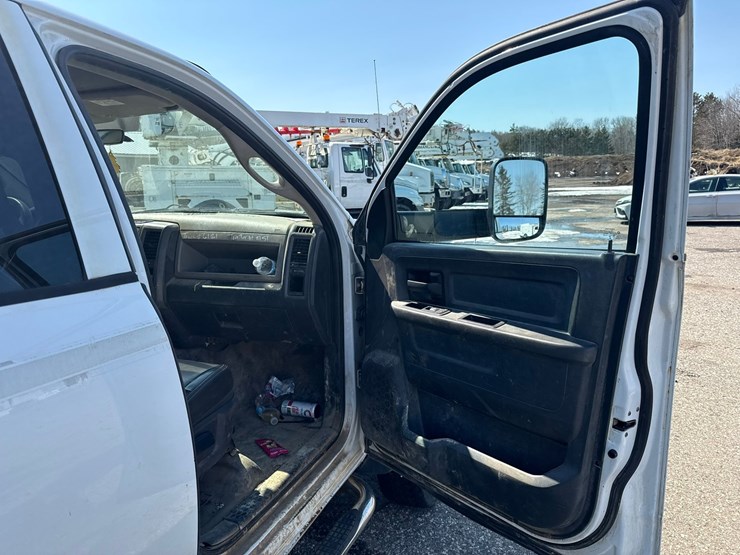 #1065-•-2013-ram-5500-heavy-duty-service-truck-image-16