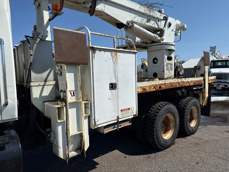 2010-international-7400-image-23