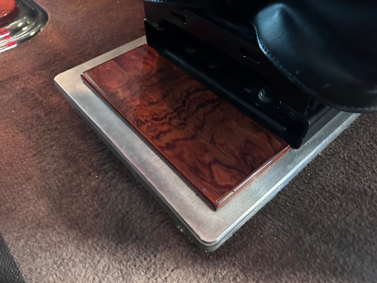 2007-peterbilt-379-image-91