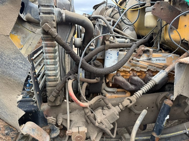 1977-ford-8000-image-29